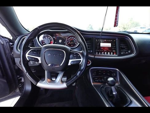 Used 2016 Dodge Challenger SRT RWD image 17