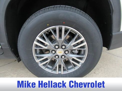 Used 2025 Chevrolet Traverse LT image 6