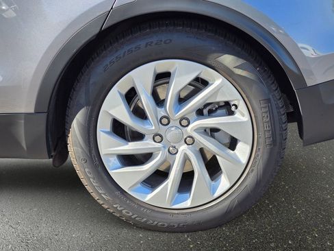 Certified 2025 Land Rover Discovery S AWD/4WD image 35