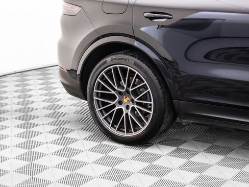 Used 2021 Porsche Cayenne Coupe image 34