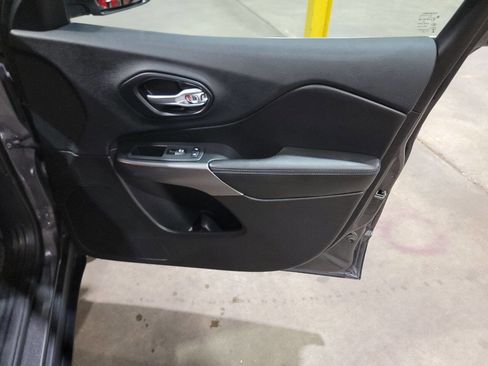 Used 2019 Jeep Cherokee Latitude Plus w/ Cold Weather Group image 34