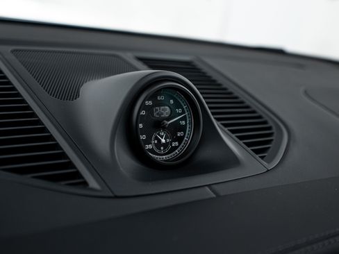 Certified 2026 Porsche Macan image 17