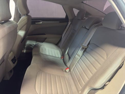 Used 2019 Ford Fusion SE image 28