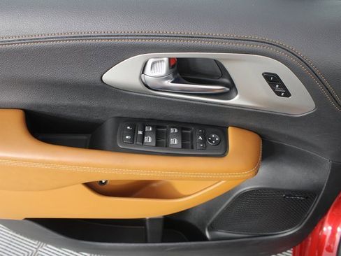 Used 2025 Chrysler Pacifica Pinnacle image 15