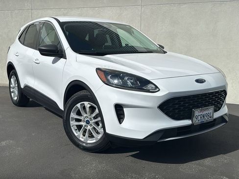 Certified 2022 Ford Escape SE image 1