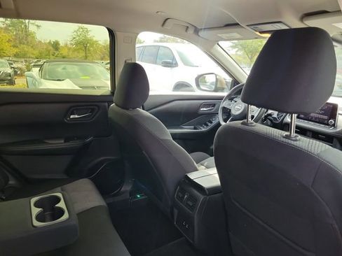 Used 2024 Nissan Rogue SV image 31