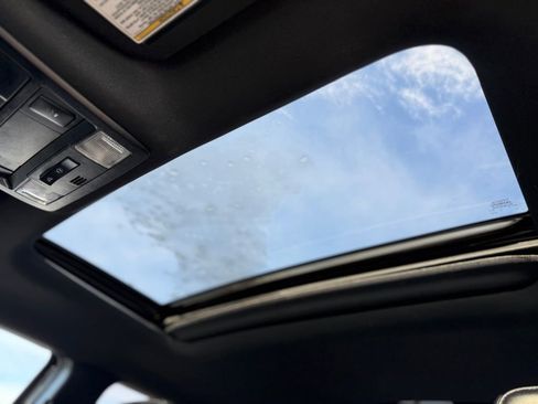 Used 2019 Toyota Tacoma Limited image 24