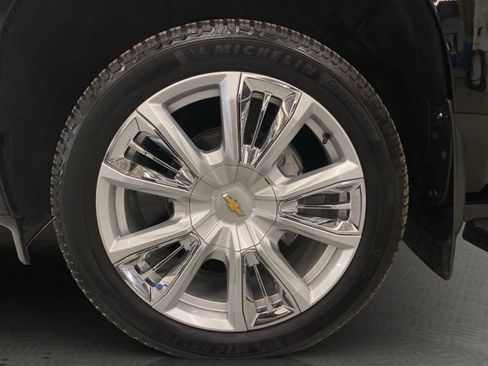 Used 2024 Chevrolet Silverado 1500 High Country w/ High Country Premium Package AWD/4WD image 17