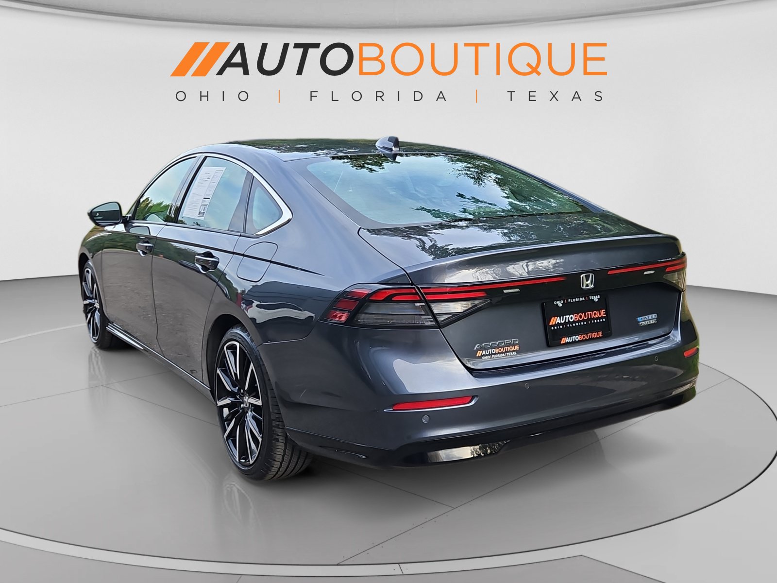 Used 2025 Honda Accord Touring image 3