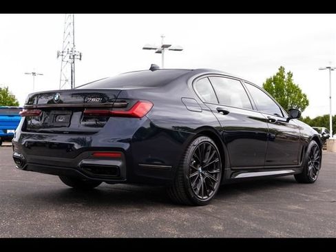 Used 2022 BMW 750i xDrive w/ Executive Package AWD/4WD image 10