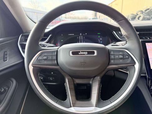 Used 2023 Jeep Grand Cherokee 4WD 4xe image 17