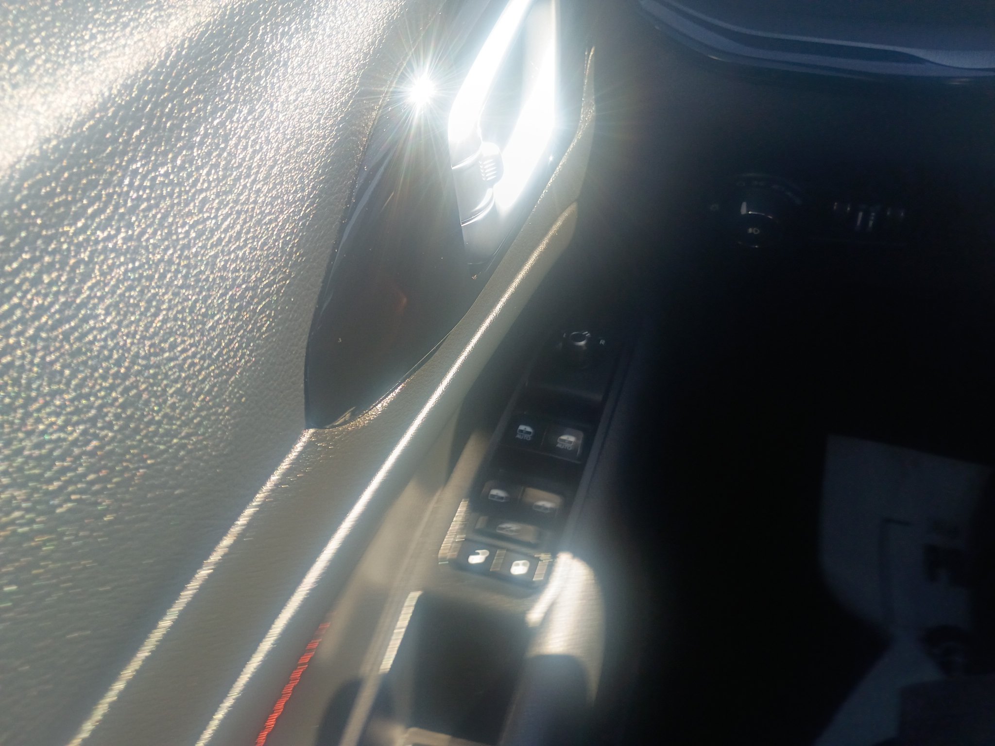 Used 2025 Jeep Compass Trailhawk AWD/4WD image 18