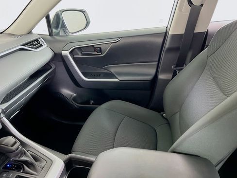 Used 2021 Toyota RAV4 LE image 21