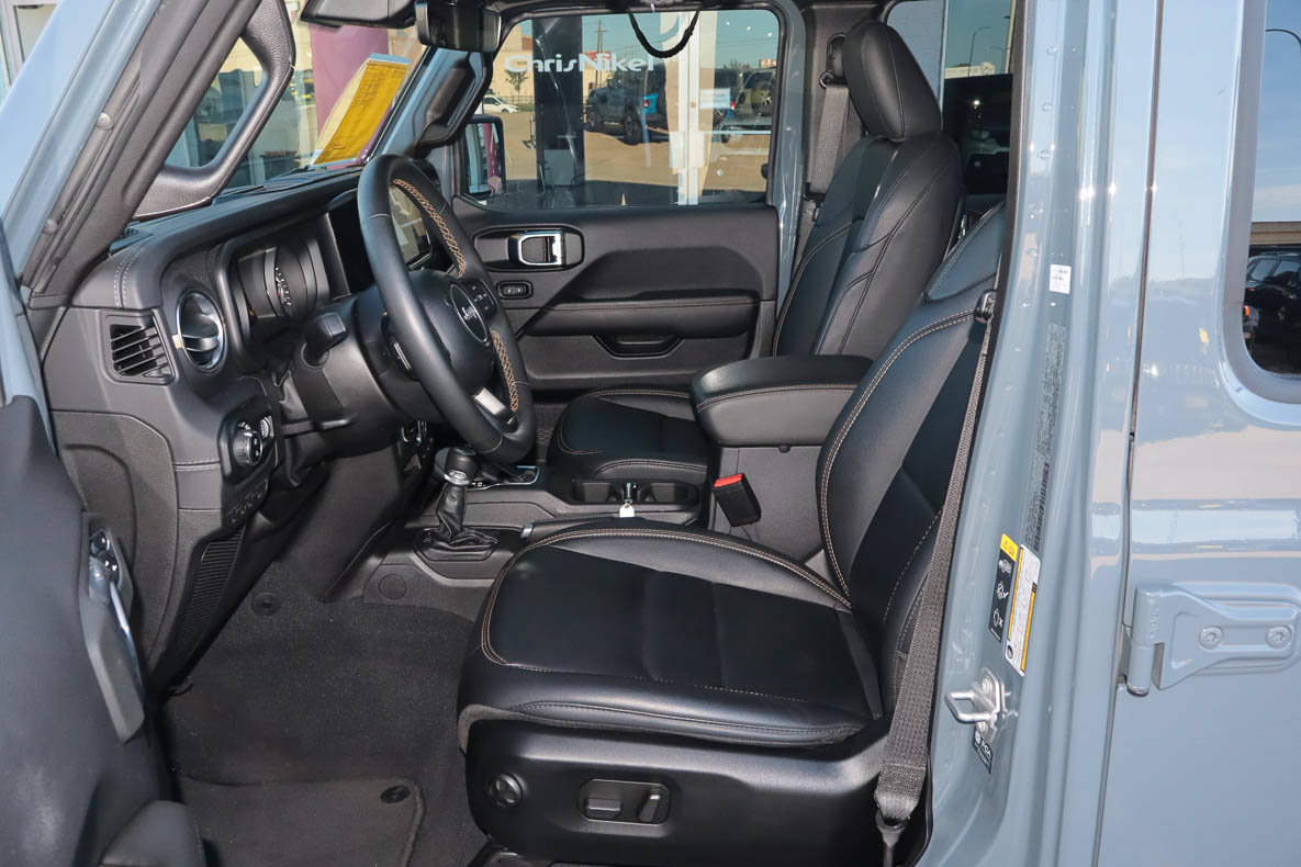 Used 2025 Jeep Gladiator Mojave AWD/4WD image 7