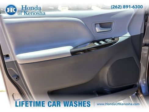Used 2015 Toyota Sienna XLE FWD image 24