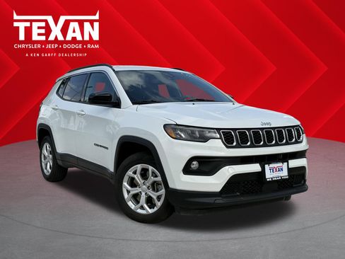 Used 2024 Jeep Compass Latitude image 1