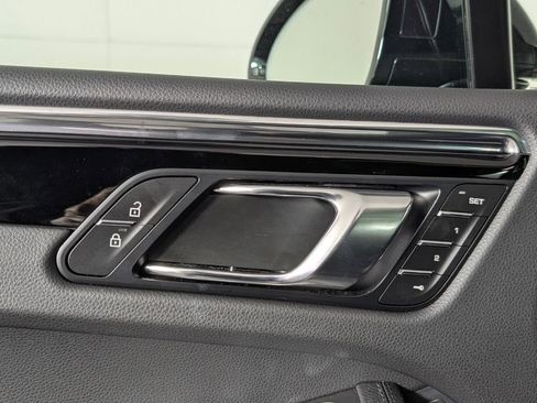 Certified 2025 Porsche Macan image 26