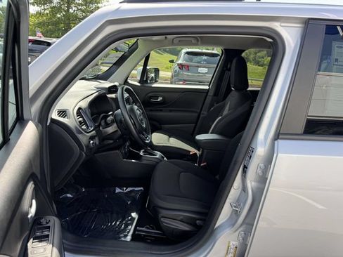 Used 2020 Jeep Renegade Altitude AWD/4WD image 17