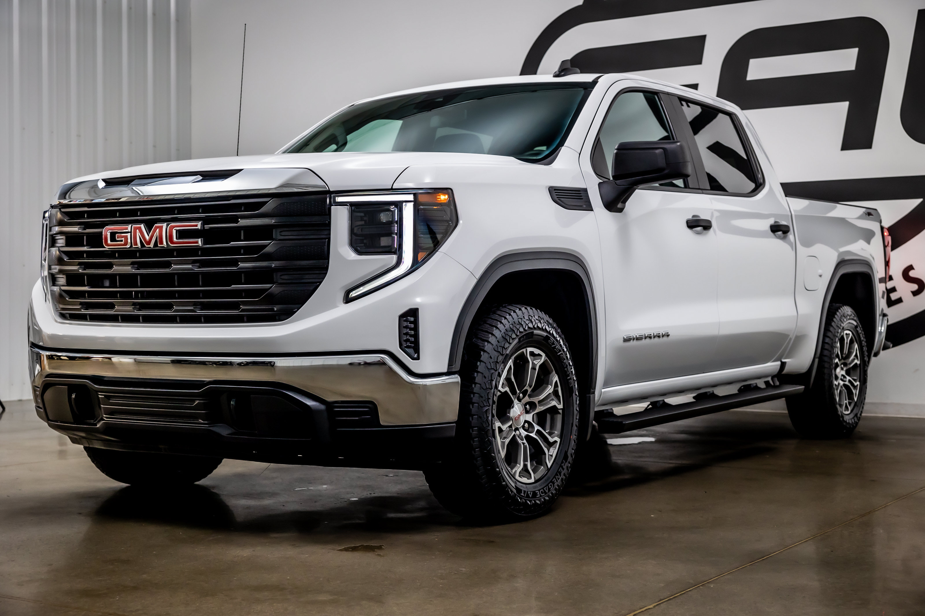 Used 2025 GMC Sierra 1500 Pro w/ Pro Value Package AWD/4WD image 29