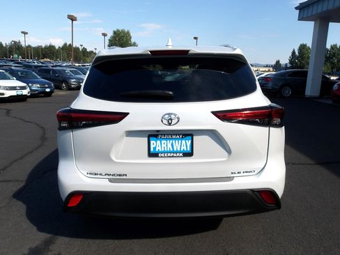 Used 2023 Toyota Highlander XLE image 4