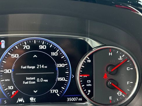 Used 2023 Chevrolet Traverse Premier FWD image 9