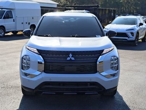 Used 2023 Mitsubishi Outlander SEL image 3