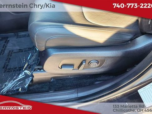 Used 2025 Kia Carnival FWD image 15