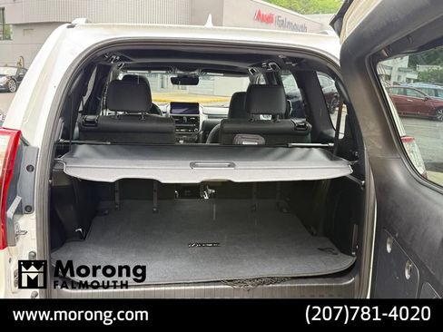 Used 2022 Lexus GX 460 Premium w/ Accessory Package AWD/4WD image 18