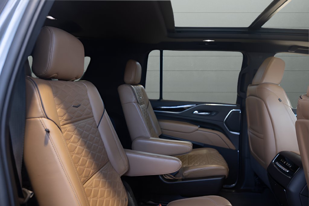 Used 2022 Cadillac Escalade ESV Sport w/ LPO, ONYX Package AWD/4WD image 71