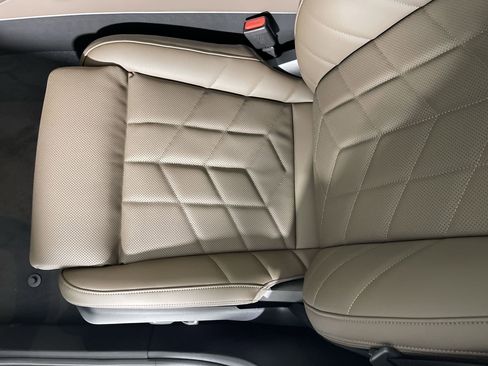 Used 2026 BMW 530i xDrive w/ Executive Package image 24