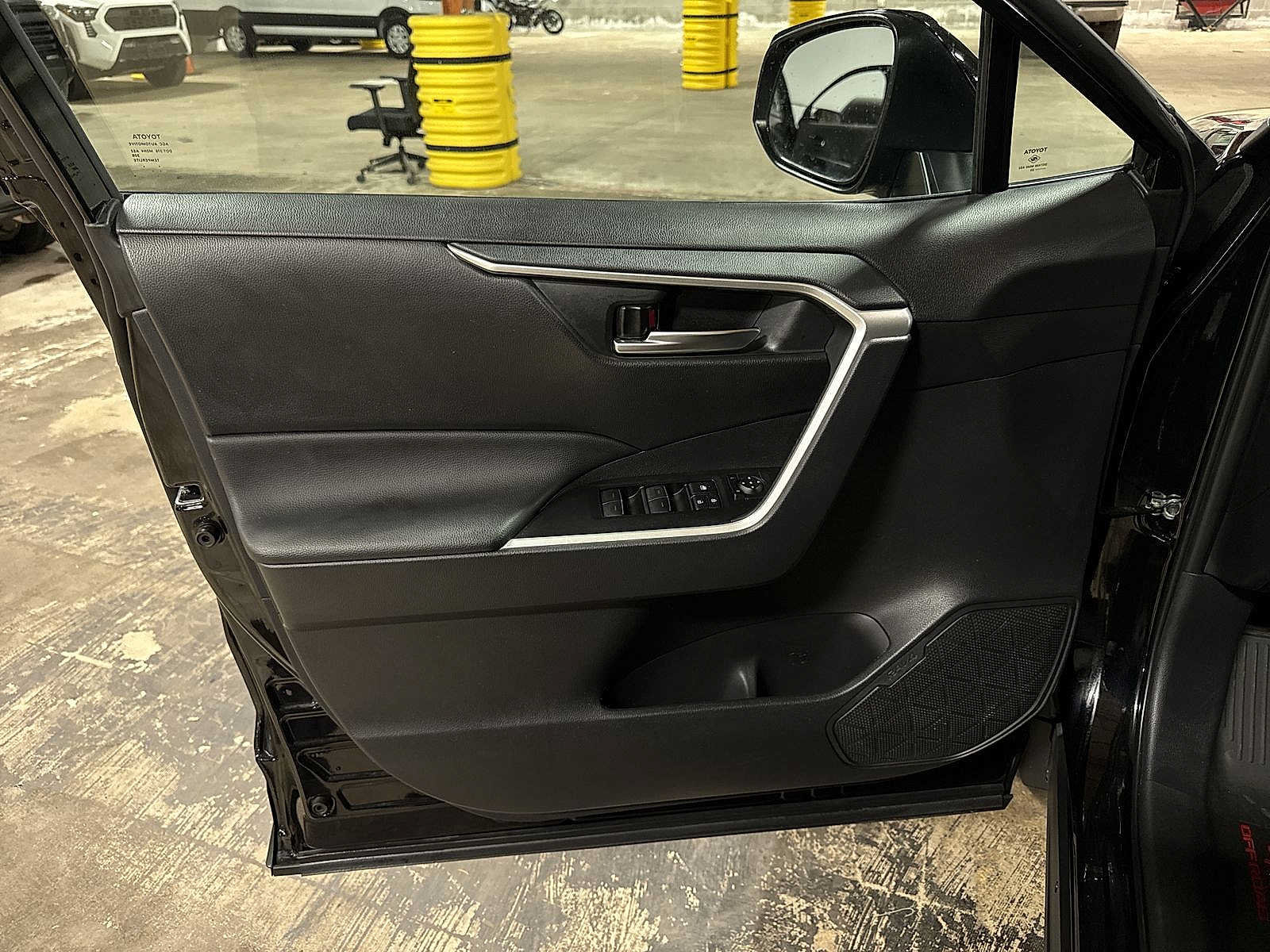Certified 2025 Toyota RAV4 XLE AWD/4WD image 29