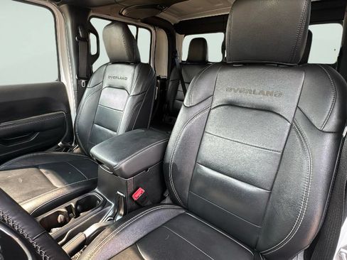 Used 2020 Jeep Gladiator Overland AWD/4WD image 13