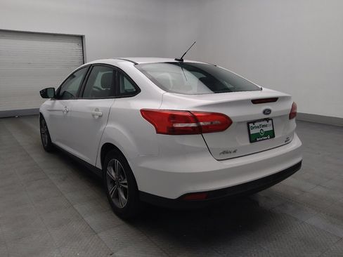Used 2018 Ford Focus SE w/ SE Appearance Package image 5