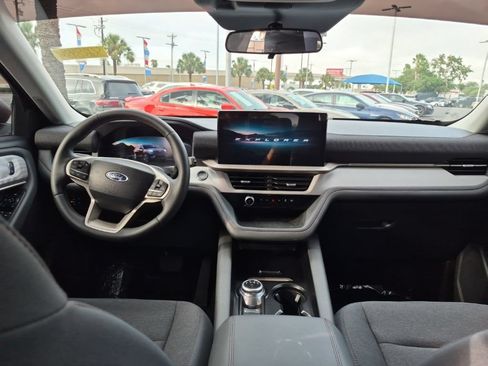 Used 2025 Ford Explorer Active RWD image 13