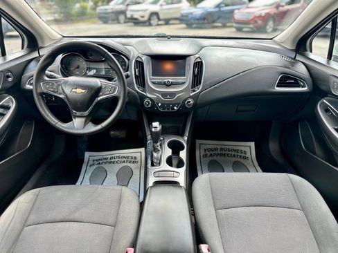 Used 2017 Chevrolet Cruze LT w/ Convenience Package FWD image 21