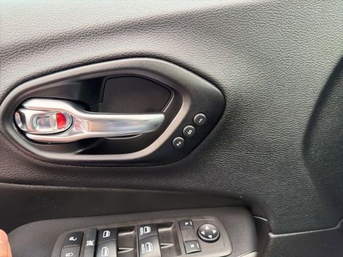 Used 2021 Jeep Cherokee Limited w/ Elite Package image 29