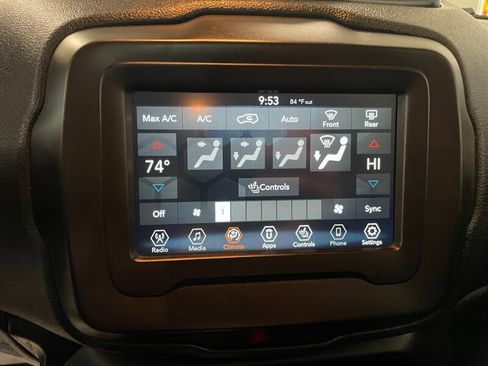 Used 2020 Jeep Renegade Latitude w/ Cold Weather Group AWD/4WD image 14