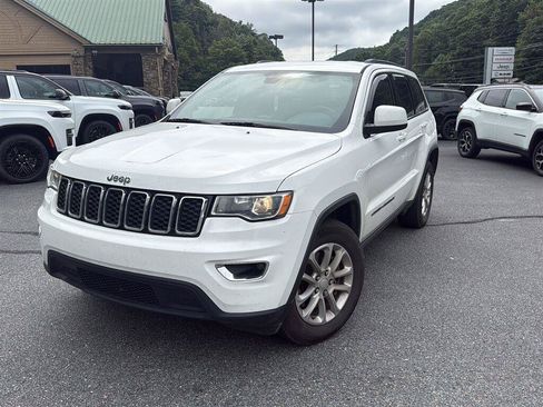 Used 2021 Jeep Grand Cherokee Laredo AWD/4WD image 2