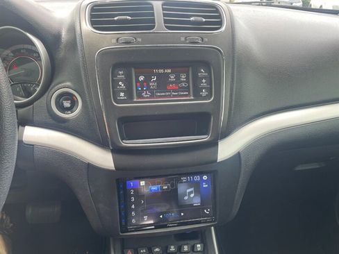 Used 2018 Dodge Journey SXT image 9