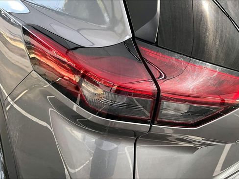 Used 2025 Nissan Rogue SV FWD image 29