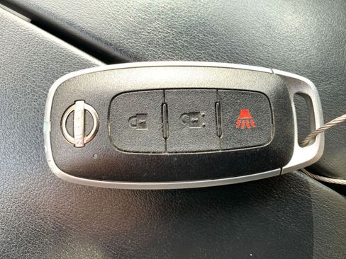 Used 2023 Nissan Rogue S image 22