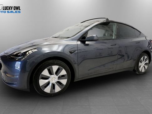 Used 2023 Tesla Model Y Long Range AWD/4WD image 5