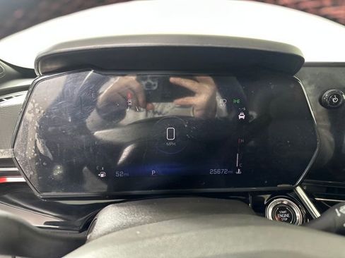 Used 2025 Chevrolet Trax RS w/ Driver Confidence Package image 17