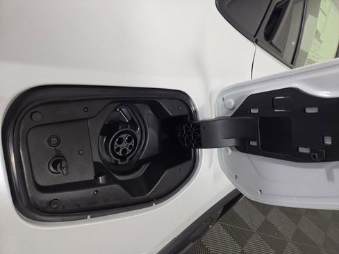 Used 2026 Toyota Prius Plug-In Hybrid image 32