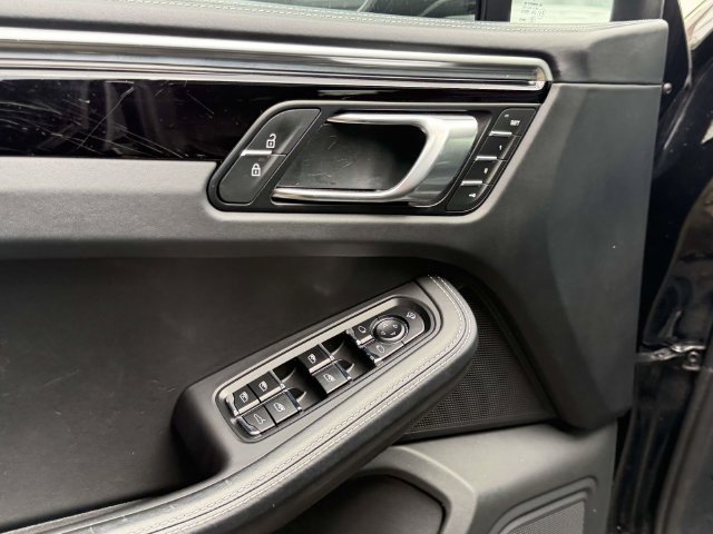 Used 2023 Porsche Macan Turbo AWD/4WD image 21