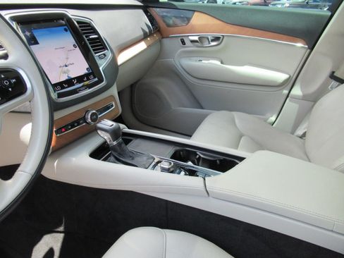 Used 2021 Volvo XC90 T6 Momentum w/ Advanced Package AWD/4WD image 16