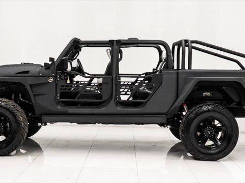 Used 2025 Jeep Gladiator Sport image 7