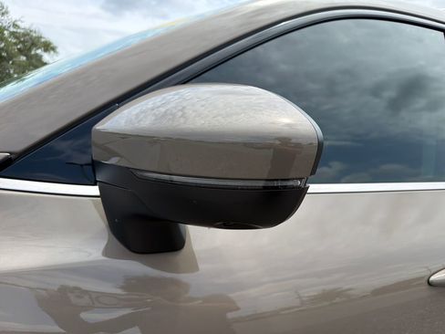 Used 2024 Nissan Pathfinder Platinum FWD image 12