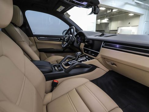 Used 2022 Porsche Cayenne GTS AWD/4WD image 29