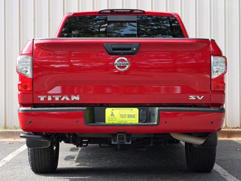 Used 2021 Nissan Titan SV w/ SV Convenience Package RWD image 10